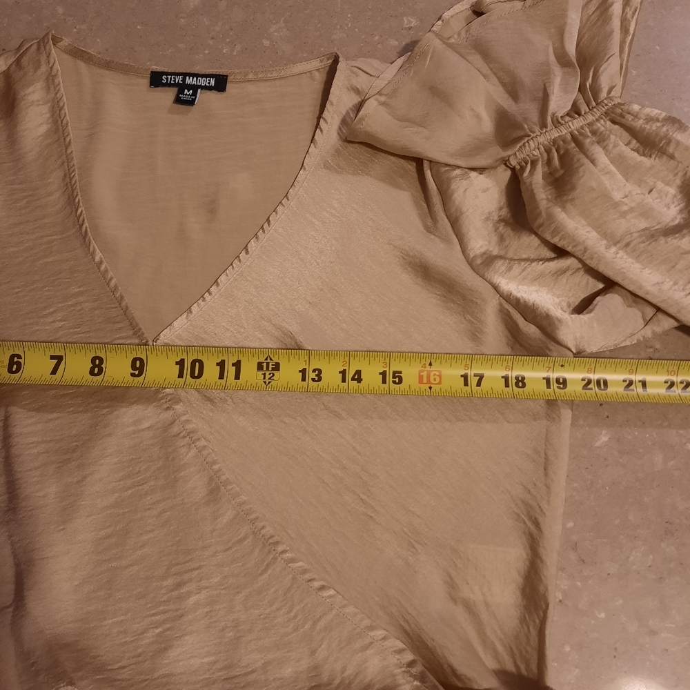 Steve Madden Faux Wrap Blouse Sz Medium Champagne Beige Cream Satin Look V Neck - Picture 6 of 10
